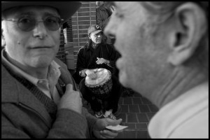 In Santa Cruz, at any public gathering with more than ten people a drummer or two appears. As always, click on the image for a better look.