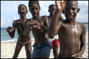 Playa Juan Dolio i sabout an hour by guagua ( all Dominican buses are called guaguas- big, small, air conditioned or not, express??? or local). At Juan Dolio we met the Kung Fu Kids. They loved the Gringa Gitana.  